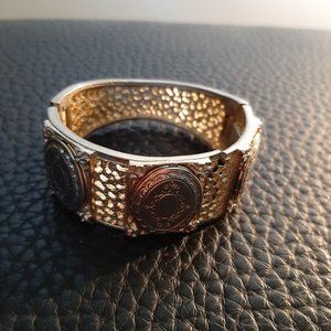 Vintage 40s Signed Hattie Carnegie Gold Tone Clamper Bracelet Medallions 1 1/8"W